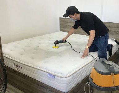 Vệ sinh nệm cho chị Nhi Bình Dương